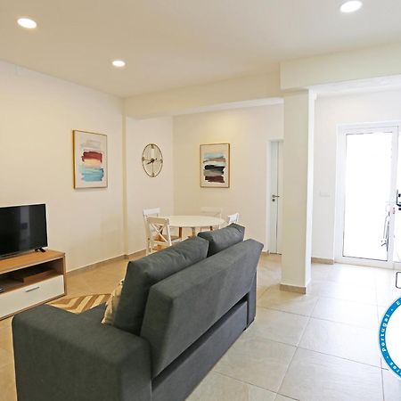 B88 - Mendonca Street Apartment Lagos Bagian luar foto